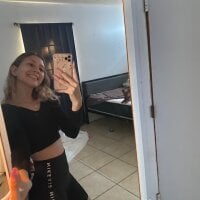 danielle-xo1's Offline Chat Room