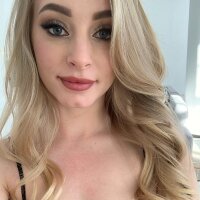 Charming_Lill's Avatar Pic