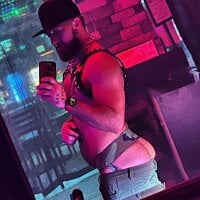 Bearlyfuckinglogan webcam