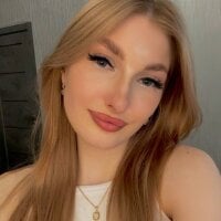 Sarrah_blush model avatar
