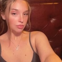 bellamoaning's Offline Chat Room