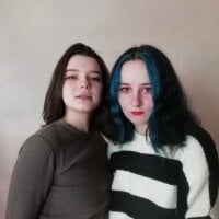 MaeHolly's Offline Chat Room