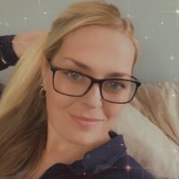 Busty_MiaXX's Offline Chat Room