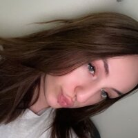 Milfncookiesssss' Offline Chat Room