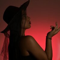 emma_horny22's Offline Chat Room