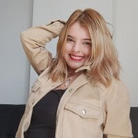 Lizzie_hot_'s Offline Chat Room