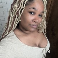 Kinkkardashian's Offline Chat Room