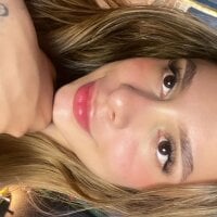 MiaaFoxx_'s Offline Chat Room