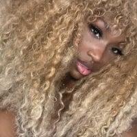 _LoanaQueen webcam model