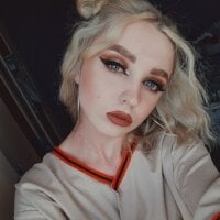 Young_girl01's Offline Chat Room