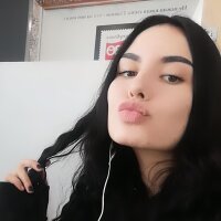 AriellaDaggi's Offline Chat Room