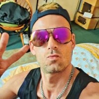 badboy_vienna's Offline Chat Room