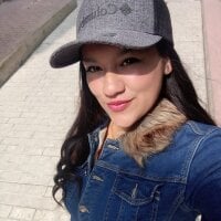 angelica_ch_'s Offline Chat Room