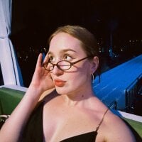 LolaLees' Avatar Pic