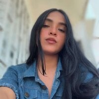 غرفة دردشة Tiny_karoll دون اتصال