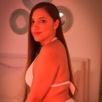 lia_robertss' Offline Chat Room