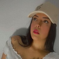 Amaia_clarkson's Offline Chat Room