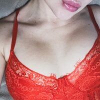 Nikole2556 Adlı Modelin Çevrimdışı Sohbet Odası