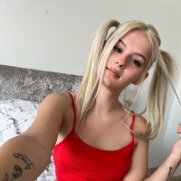 Model Allylove03