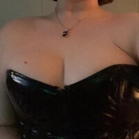 YourFavorit3MILF Chat Room offline