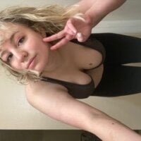 yourblondegf's Offline Chat Room