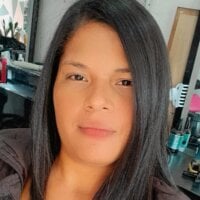 almaa_hills' Offline Chat Room