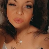 DinaLuvs2Play4U's Offline Chat Room