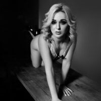 _Maksimiliana_'s Offline Chat Room