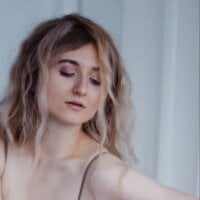 Mona_quiet webcam model