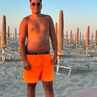 yourfavouriteboyy202 webcam