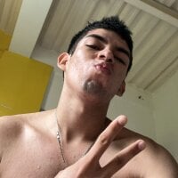 JULIANCITO22 webcam model