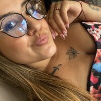 julieth_25 webcam model
