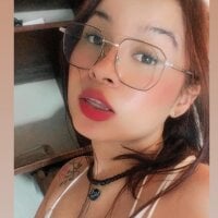 Karlaliones69 webcam model
