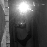 babygirlie_17 webcam model