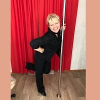 EstellaClassy's Offline Chat Room