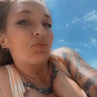 snow_skyy's Offline Chat Room