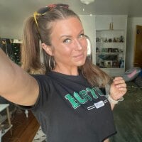 SluttyLittleSis webcam