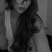 Lauriehoney25 webcam