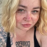 ZaraReignn webcam model
