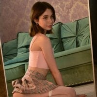 LittleOriana webcam model