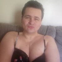 Busty_Belle's Offline Chat Room