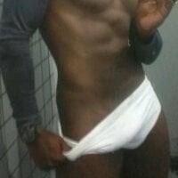 ApenasUmPretinho webcam model