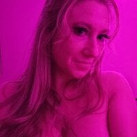 Lily_HornyHousewifeLive Webcam