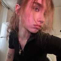 EsmeFunnyGirl webcam model