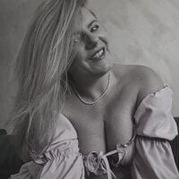 KarlyGray10 webcam