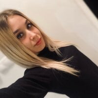 Emma_Roberts18's Offline Chat Room