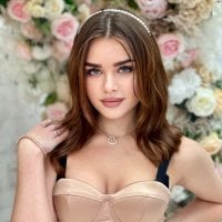 LiluNextdoor Adlı Modelin Çevrimdışı Sohbet Odası