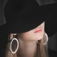 LucyBellee's Offline Chat Room