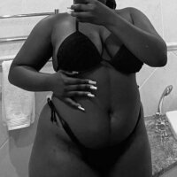 thickpaula's Offline Chat Room