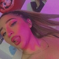 CamilaHot_pink's Offline Chat Room